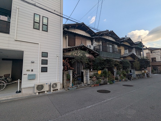 京都市中京区で瓦のズレと不陸を確認！瓦の位置調整と固定をご提案