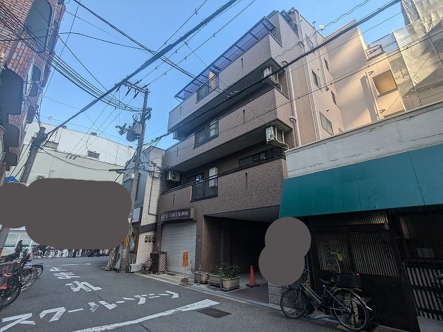 京都市西京区で現地調査、マンションのカラーベストに色あせと塗膜劣化を確認