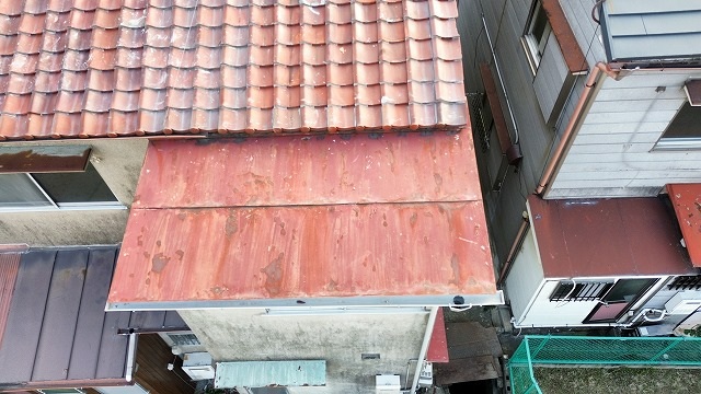 劣化した下屋板金屋根