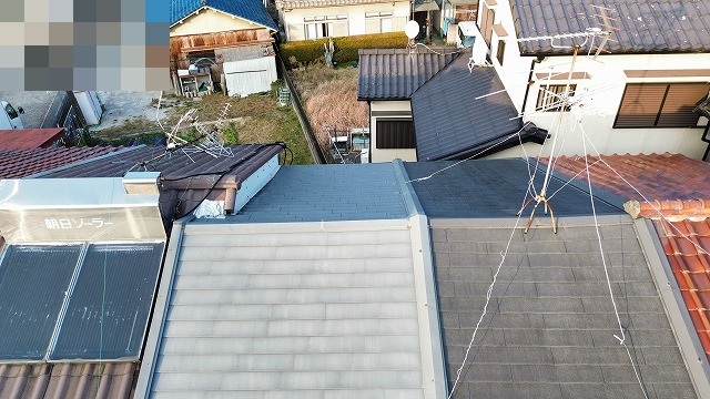 板金屋根が連続する屋根