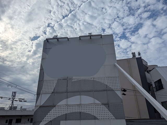 看板外壁の継ぎ目