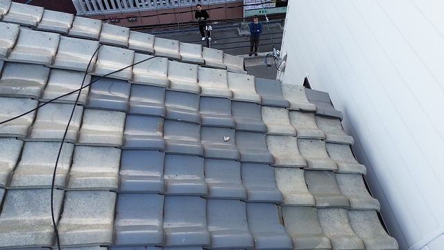 屋根端部の瓦状況