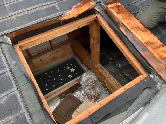 京都市伏見区で雨漏り修理のため天窓を撤去し下地補強から板金納めまで行った屋根工事