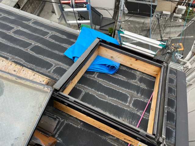 天窓枠撤去後の屋根面