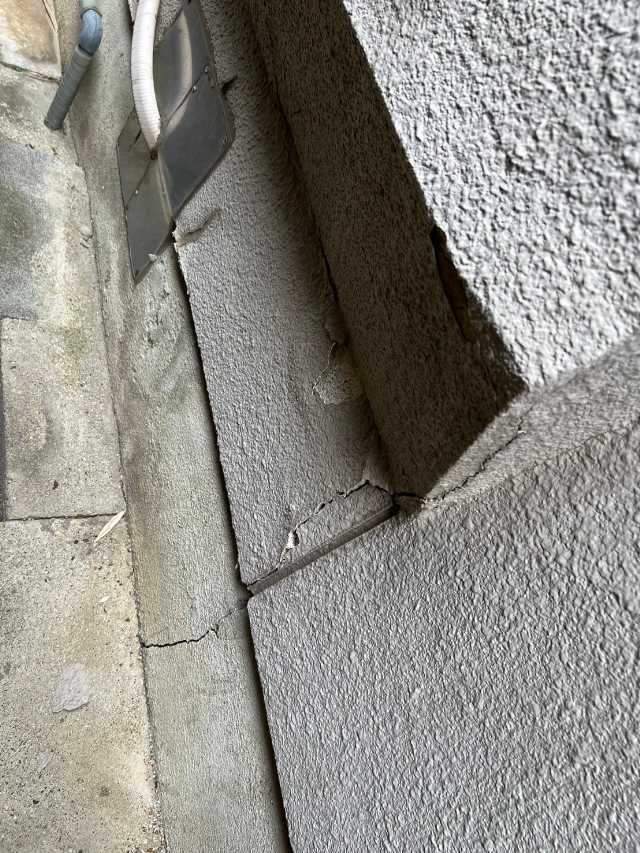 基礎際と入隅のひび