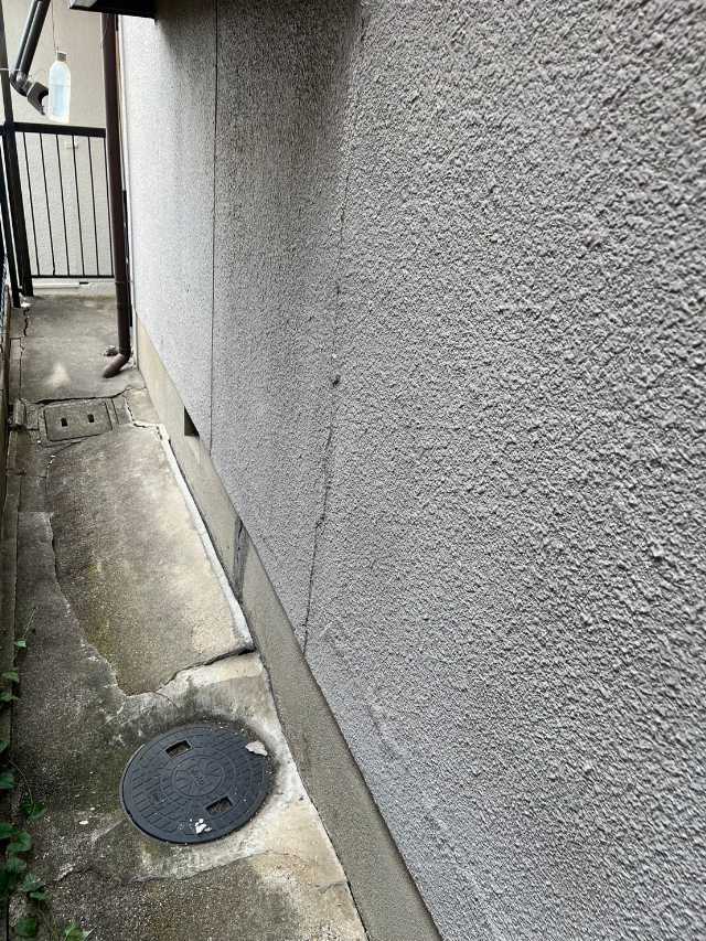 側面外壁の長いひび