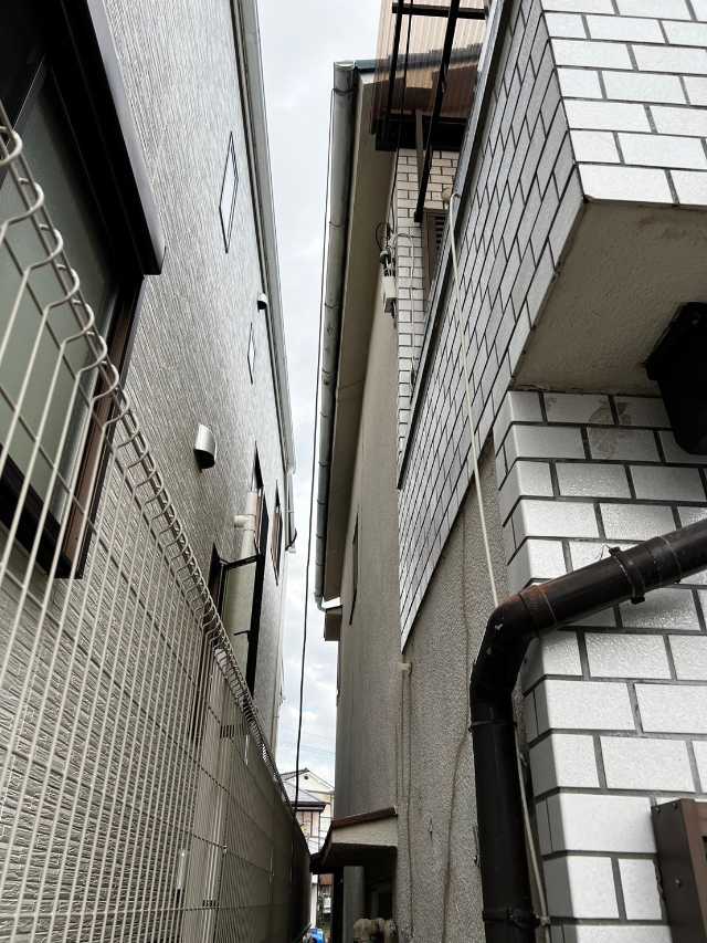狭い通路側の外壁