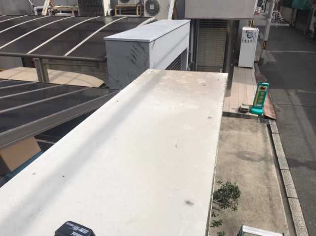 京都市内の施工前のシャッター上板金
