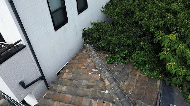 隣家側屋根の劣化状況