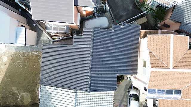 京都市左京区で雨漏り修理調査、瓦のズレと庇際の隙間、室内天井の雨染みを確認