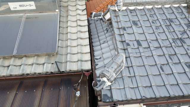 隣家境界の屋根取り合い