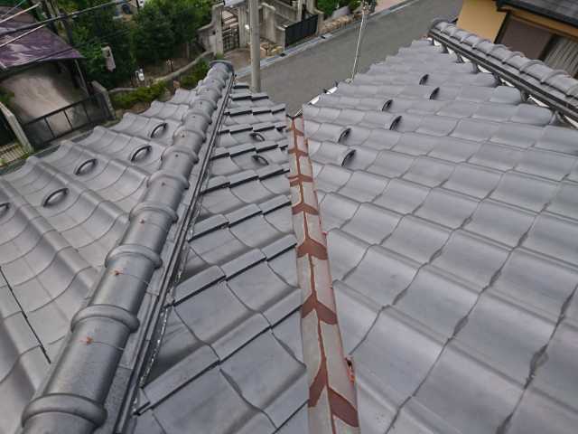腐食した谷板金の全景