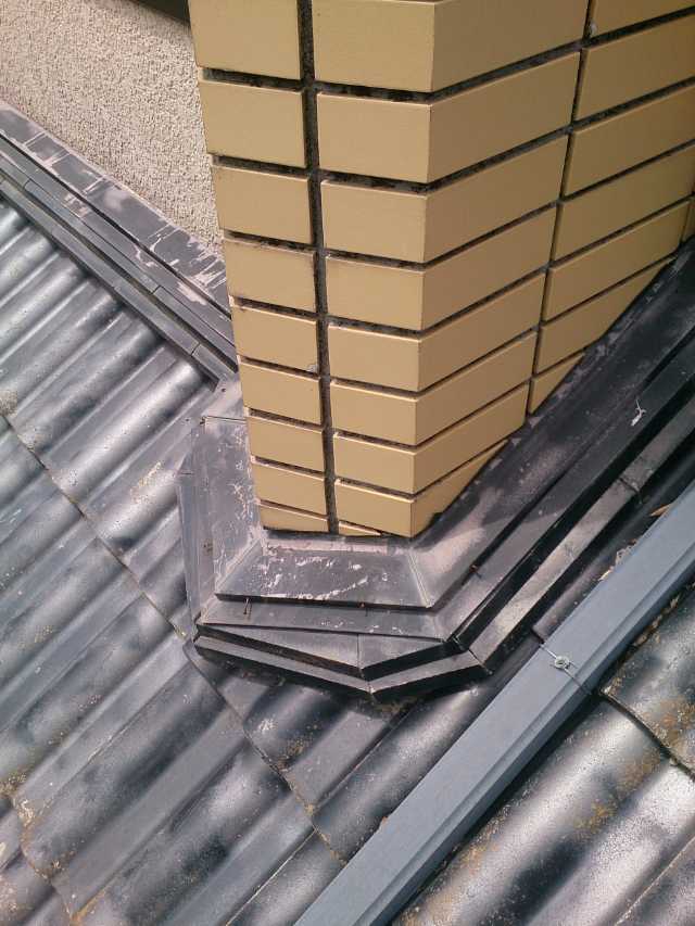 煙突根元の板金納まり