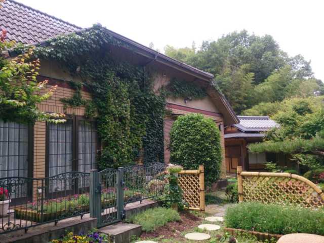 京都市山科区で苔やカビが広がったセメント瓦屋根を調査し屋根葺き替えを検討した現場