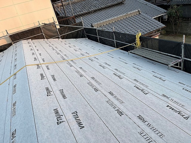 【京都市中京区】平屋の金属屋根を下地補強とカバー工法・雨樋工事で改修