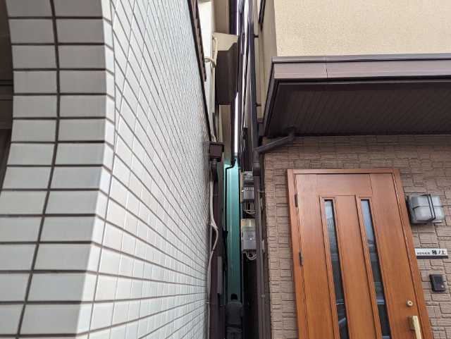 隣家との狭い通路