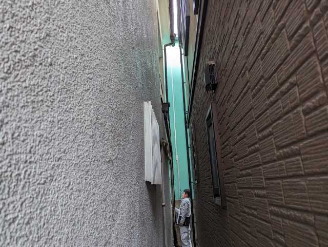 建物側面の通路状況