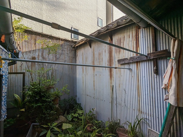 中庭側の外壁全景