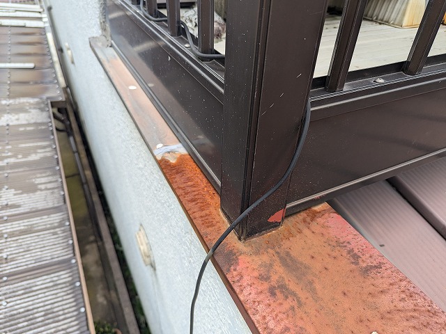 ベランダ笠木の錆び