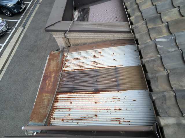 下屋根板金のサビ