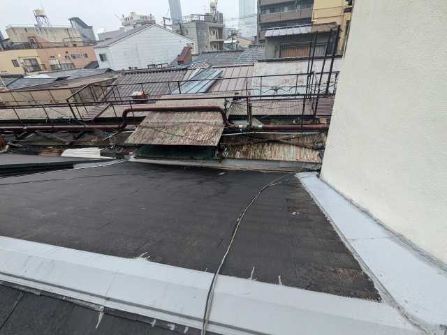壁際取り合いの屋根