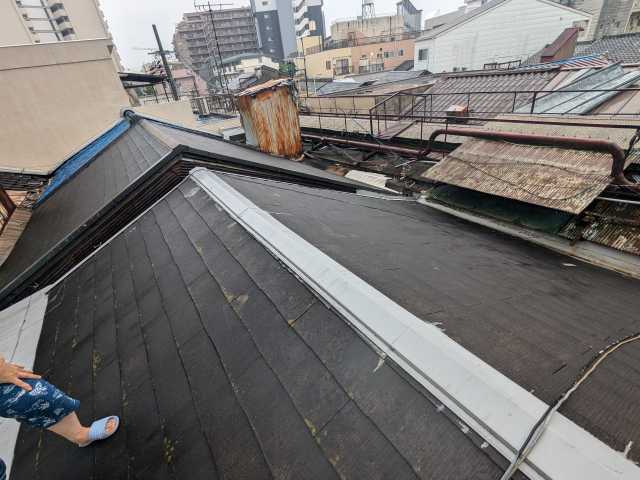 劣化した屋根の別角度