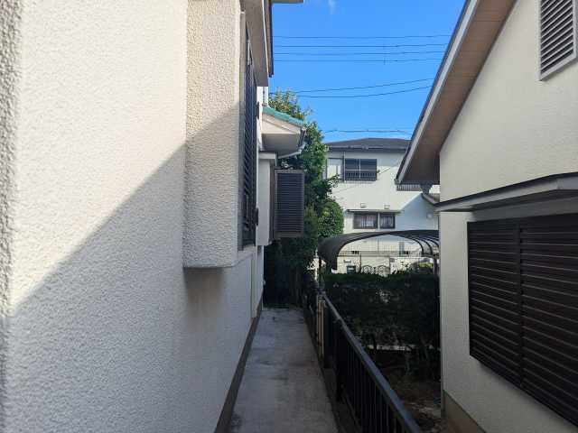 狭い通路側の外壁