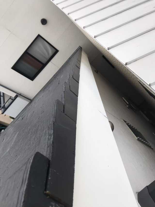 妻側から見た屋根端部