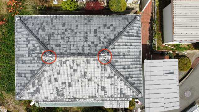 京都市右京区で確認した瓦屋根の雑草繁茂と冠瓦まわりの漆喰劣化による点検内容