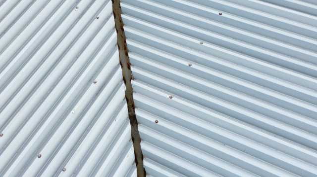 谷板金の隙間拡大