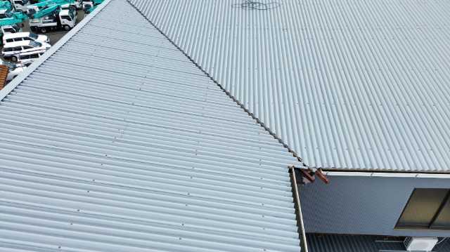 複雑な折板屋根全体