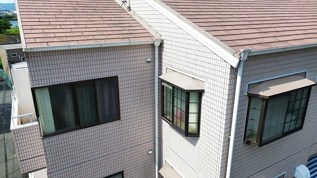 外壁取り合いの屋根