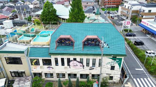 京都市東山区の幼稚園で雨漏り原因をドローンで調べドーマー周辺とカラーベストを確認