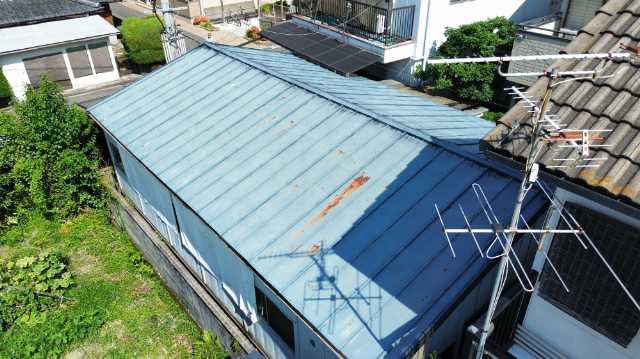 錆びが見える屋根全体