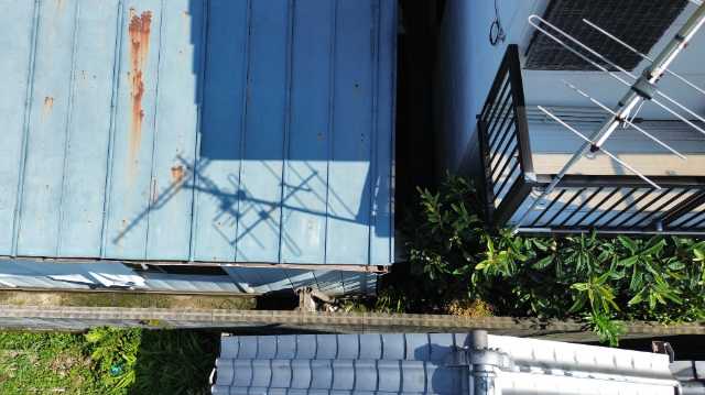 屋根端部と周辺の状況