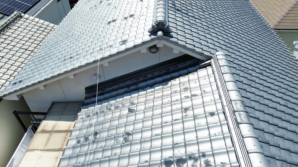色むらが出た瓦屋根