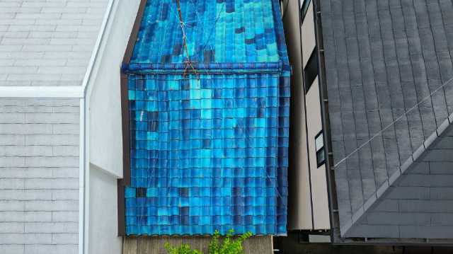 京都市西京区で青い瓦屋根の色あせと庇の老朽化を確認した屋根葺き替え前提の現地調査