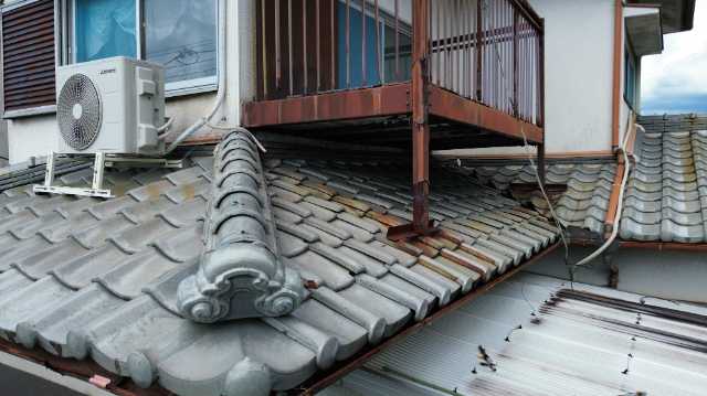 ベランダ下の瓦屋根