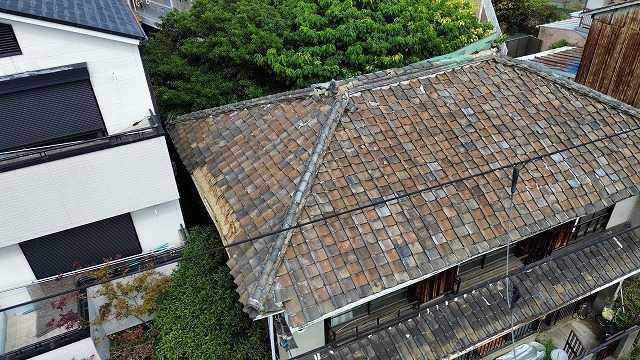 棟まわりが傷んだ瓦屋根