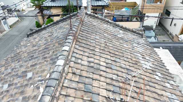 棟沿いの瓦屋根状況