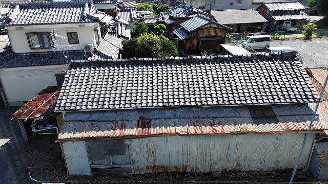 京都市山科区で雨漏りと瓦のズレ・破損を確認、平屋の葺き替え工事をご提案