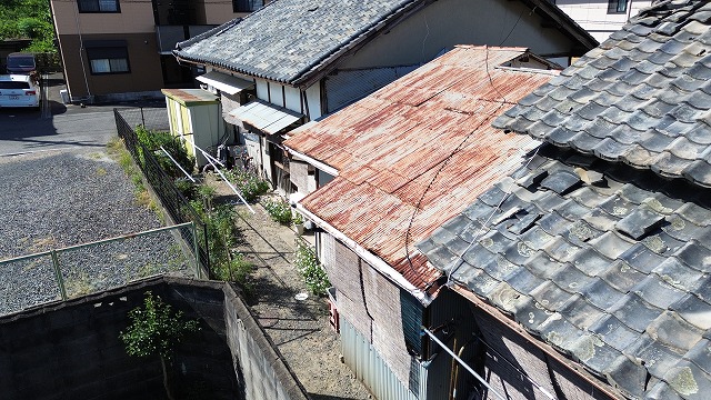 錆びたトタン屋根