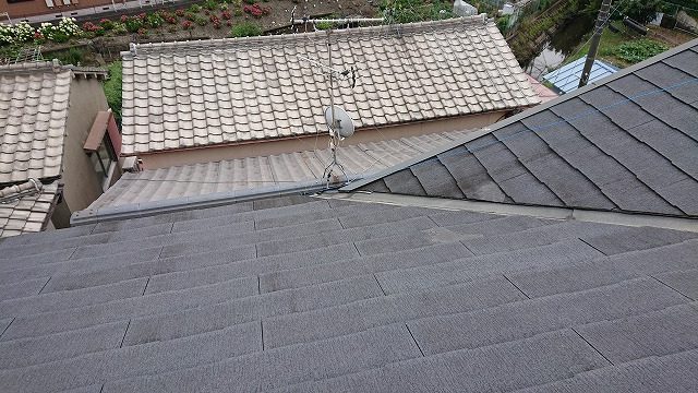 色あせた屋根全体の様子