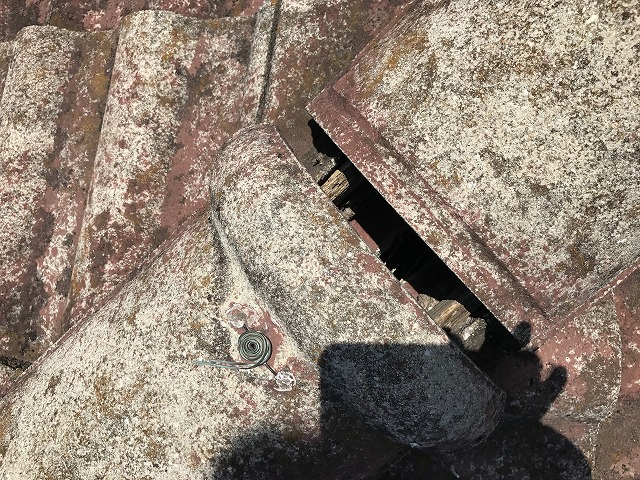 棟瓦の隙間と下地