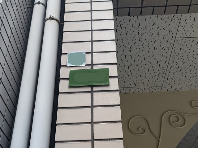 竪樋固定部の近接写真