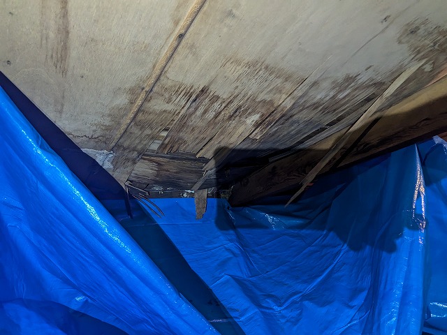 小屋裏端部の劣化状況