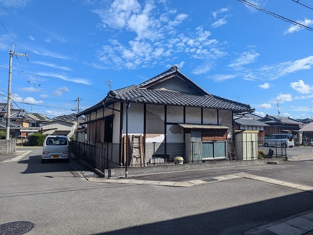 京都市東山区で雨漏りと瓦屋根のズレ、トタン屋根の著しい錆びを確認した平屋の屋根葺き替え調査
