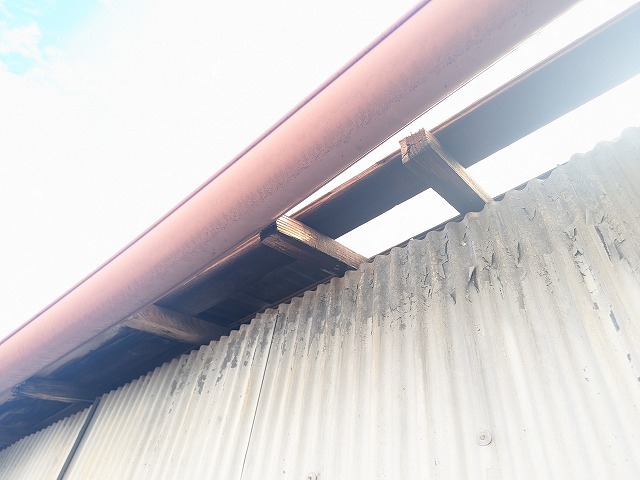 雨樋裏の傷んだ木部