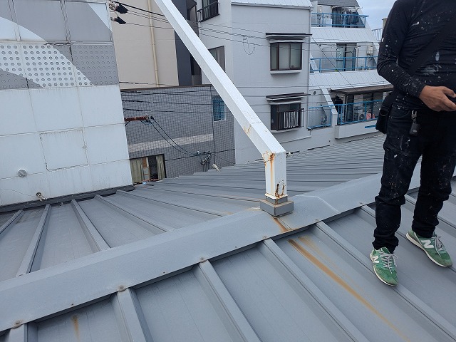 架台脚元のサビ