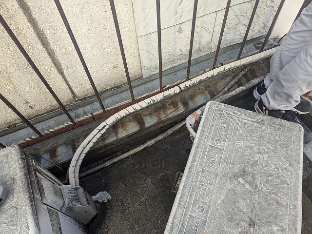 室外機配管まわりの錆
